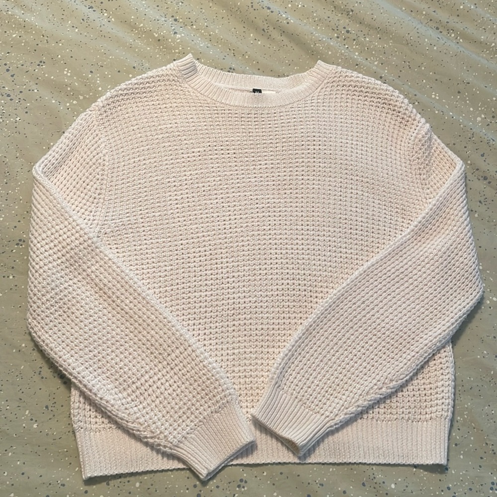 H&M Divided White sweater size M.